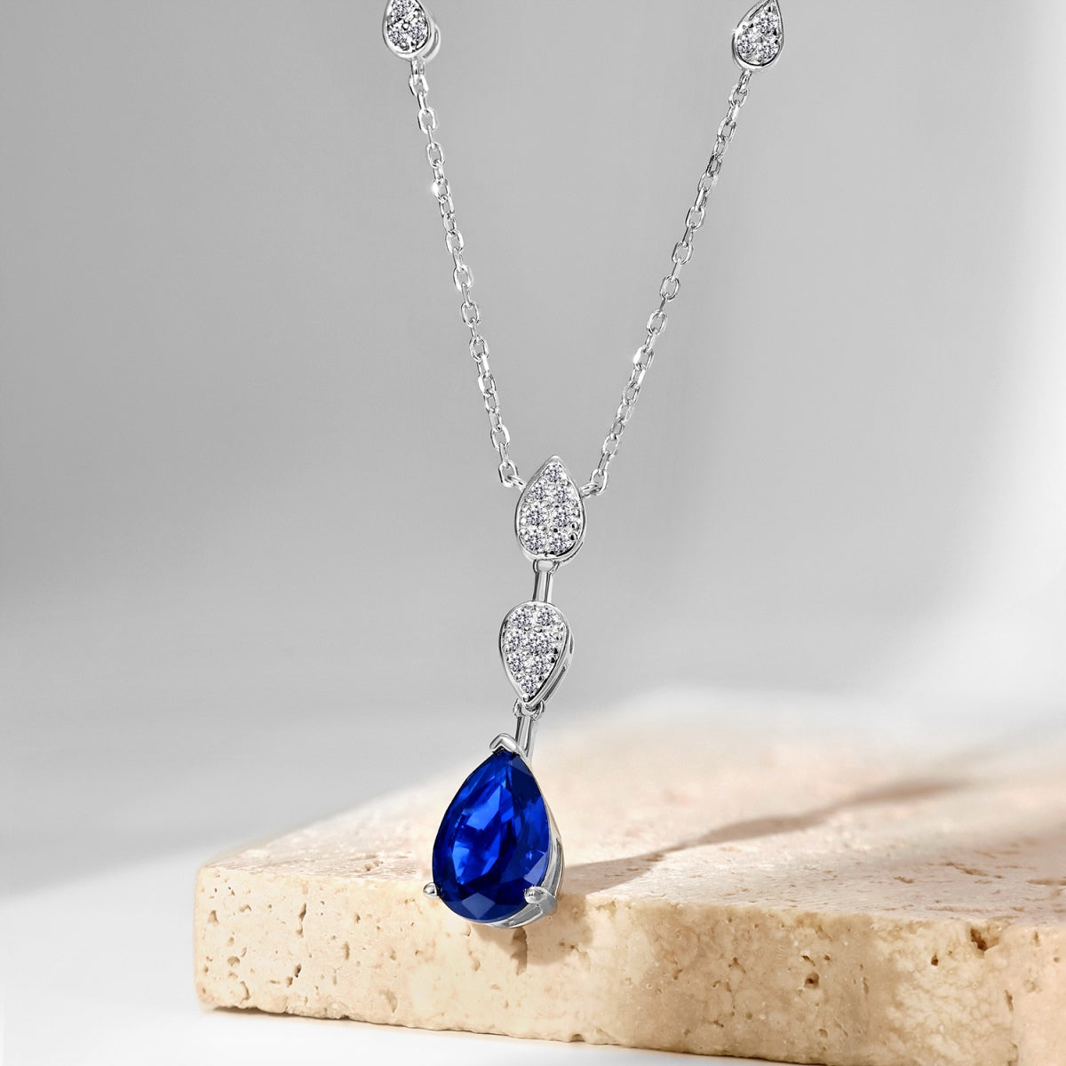 [Sparkling Aurora]Dazzling Pear Cut Necklace