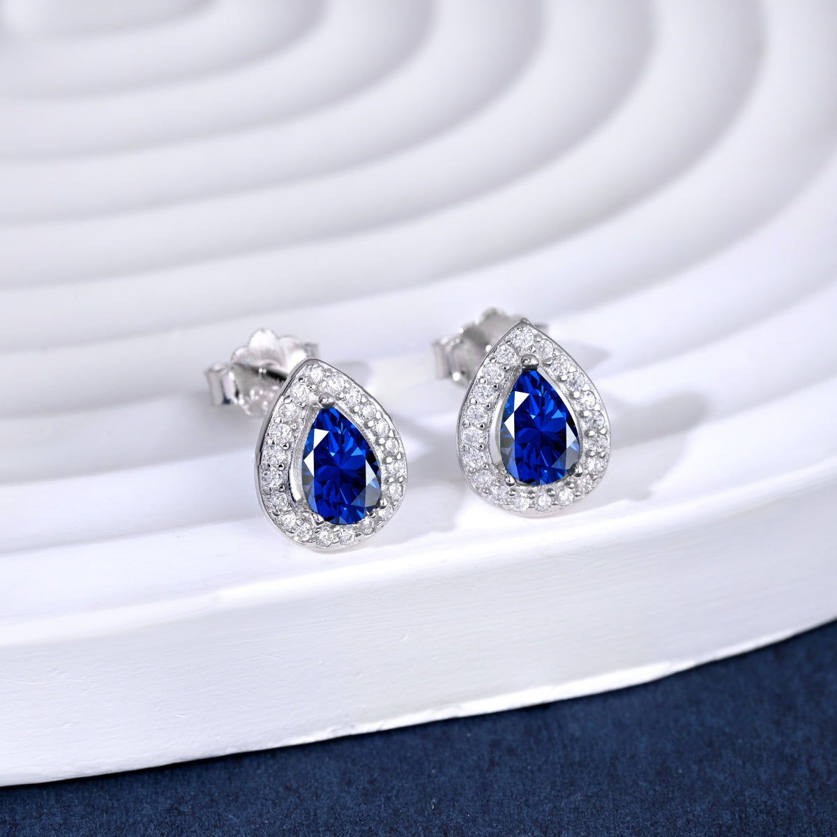 [Sparkling Aurora]Luxurious Water Drop Shape Earrings