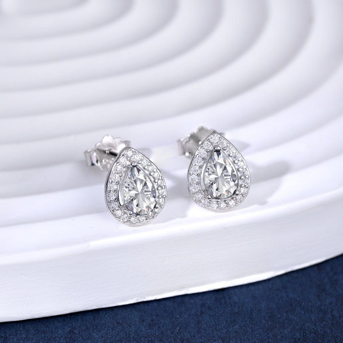 [Sparkling Aurora]Luxurious Water Drop Shape Earrings