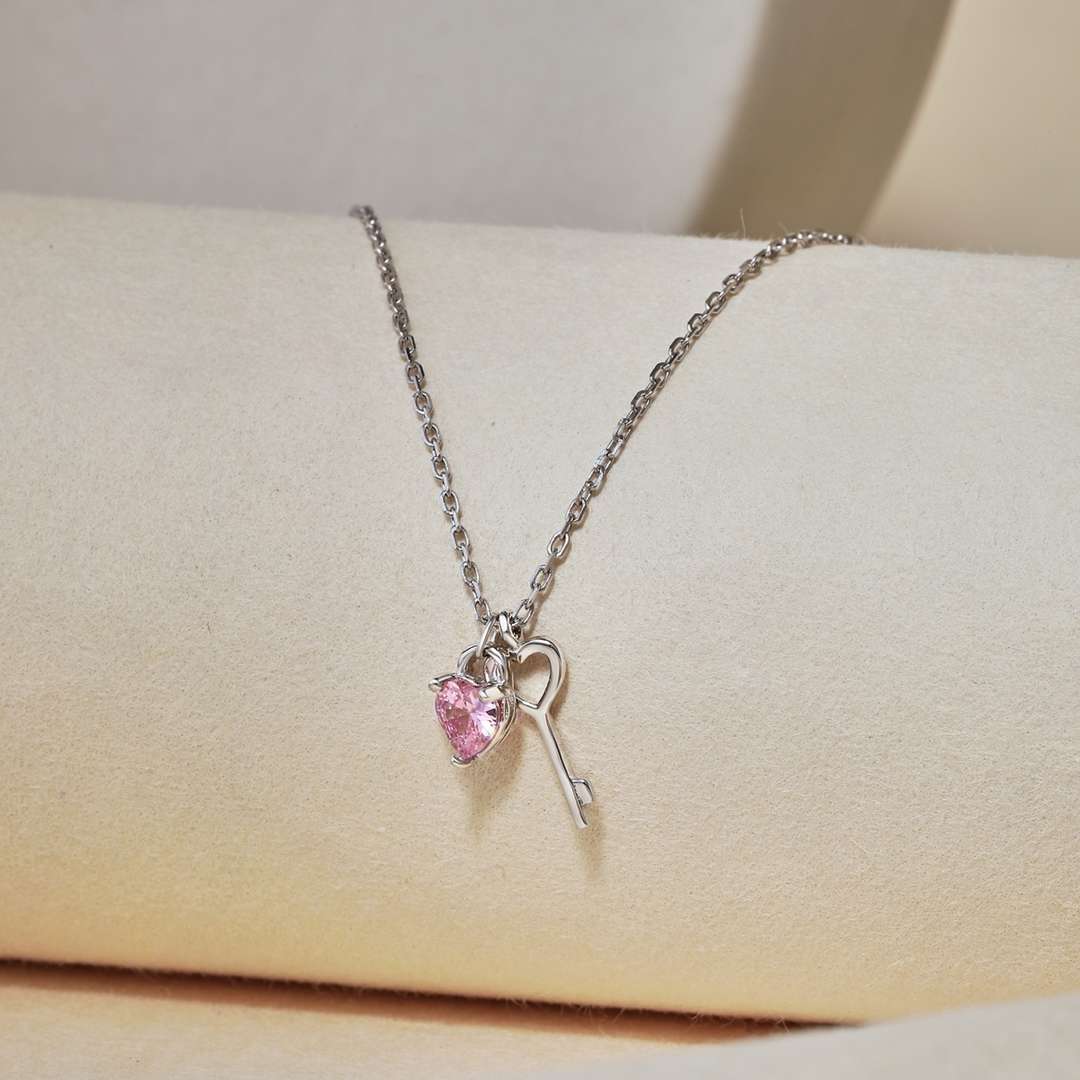 [Sparkling Aurora]Unique Heart Shape Key Pendent Necklace